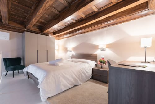 Scala Garden Borgo Pinti 1| For 4 people with a double bed, private bathroom, small equipped kitchen and living room - Scala Garden Apartments in the center of Florence, Tuscany.