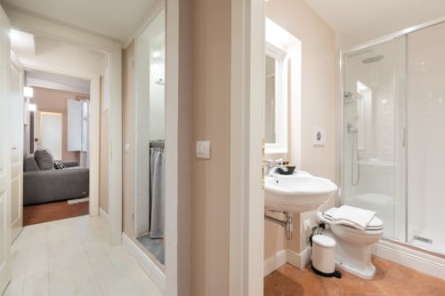 Scala Garden Borgo Pinti 1| For 4 people with a double bed, private bathroom, small equipped kitchen and living room - Scala Garden Apartments in the center of Florence, Tuscany.