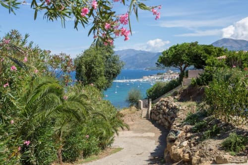 Citadelle Appartements Saint Florent - belle location appartements entiers, Corse, jardin vue mer