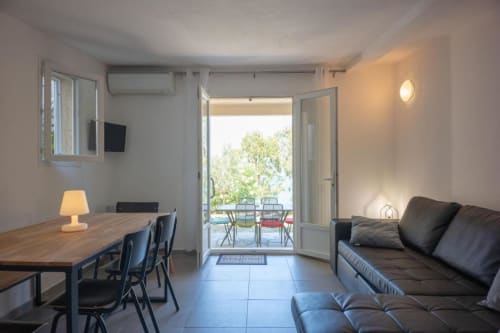 Citadelle Appartements Saint Florent - belle location appartements entiers, Corse, jardin vue mer