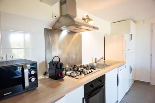 Citadelle Appartements Saint Florent - belle location appartements entiers, Corse, jardin vue mer