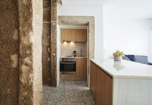 Modern and equipped apartments in Porto. Free Wi-Fi access. Near the Porto Coliseum, the Bolhão Market and the FC Porto Museum.