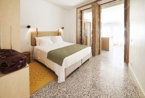 Modern and equipped apartments in Porto. Free Wi-Fi access. Near the Porto Coliseum, the Bolhão Market and the FC Porto Museum.