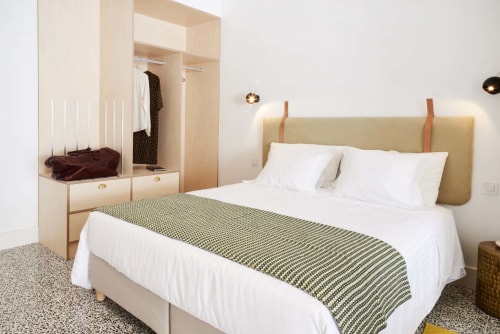 Modern and equipped apartments in Porto. Free Wi-Fi access. Near the Porto Coliseum, the Bolhão Market and the FC Porto Museum.