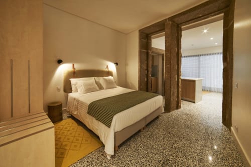 Modern and equipped apartments in Porto. Free Wi-Fi access. Near the Porto Coliseum, the Bolhão Market and the FC Porto Museum.