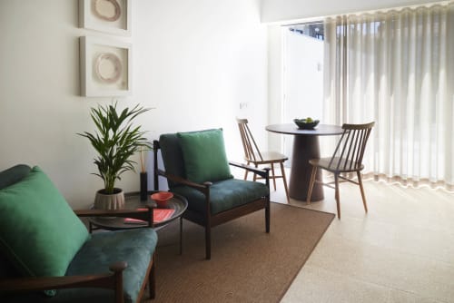 Modern and equipped apartments in Porto. Free Wi-Fi access. Near the Porto Coliseum, the Bolhão Market and the FC Porto Museum.