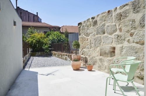 Modern and equipped apartments in Porto. Free Wi-Fi access. Near the Porto Coliseum, the Bolhão Market and the FC Porto Museum.