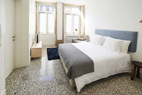 Apartamentos modernos e equipados em Porto. Acesso Wi-Fi gratuito. Perto do Coliseu do Porto, do Mercado do Bolhão e do Museu FC Porto.