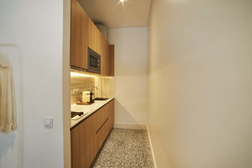 Modern and equipped apartments in Porto. Free Wi-Fi access. Near the Porto Coliseum, the Bolhão Market and the FC Porto Museum.
