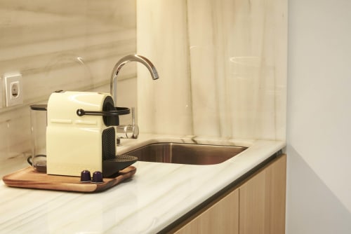 Modern and equipped apartments in Porto. Free Wi-Fi access. Near the Porto Coliseum, the Bolhão Market and the FC Porto Museum.