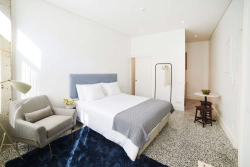 Modern and equipped apartments in Porto. Free Wi-Fi access. Near the Porto Coliseum, the Bolhão Market and the FC Porto Museum.