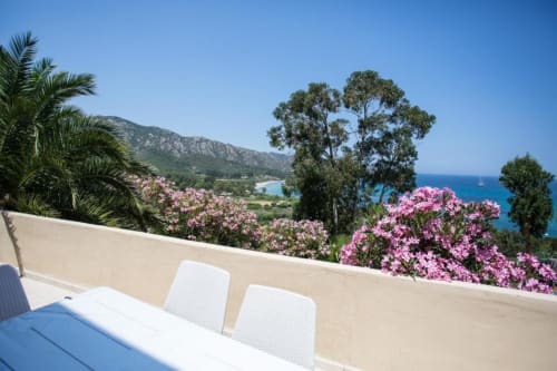 Citadelle Appartements Saint Florent - belle location appartements entiers, Corse, jardin vue mer