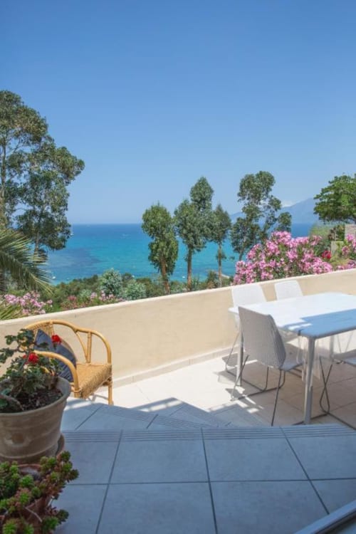 Citadelle Appartements Saint Florent - belle location appartements entiers, Corse, jardin vue mer