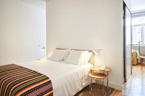 Modern and equipped apartments in Porto. Free Wi-Fi access. Near the Porto Coliseum, the Bolhão Market and the FC Porto Museum.