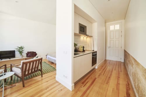 Modern and equipped apartments in Porto. Free Wi-Fi access. Near the Porto Coliseum, the Bolhão Market and the FC Porto Museum.