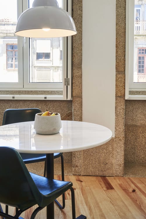 Modern and equipped apartments in Porto. Free Wi-Fi access. Near the Porto Coliseum, the Bolhão Market and the FC Porto Museum.