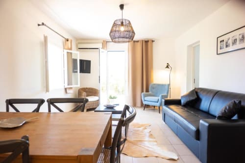 Citadelle Appartements Saint Florent - belle location appartements entiers, Corse, jardin vue mer