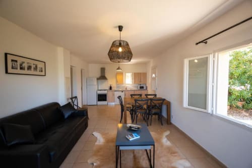 Citadelle Appartements Saint Florent - belle location appartements entiers, Corse, jardin vue mer