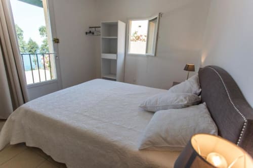 Citadelle Appartements Saint Florent - belle location appartements entiers, Corse, jardin vue mer