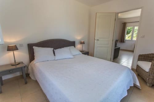 Citadelle Appartements Saint Florent - belle location appartements entiers, Corse, jardin vue mer