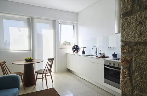 Modern and equipped apartments in Porto. Free Wi-Fi access. Near the Porto Coliseum, the Bolhão Market and the FC Porto Museum.