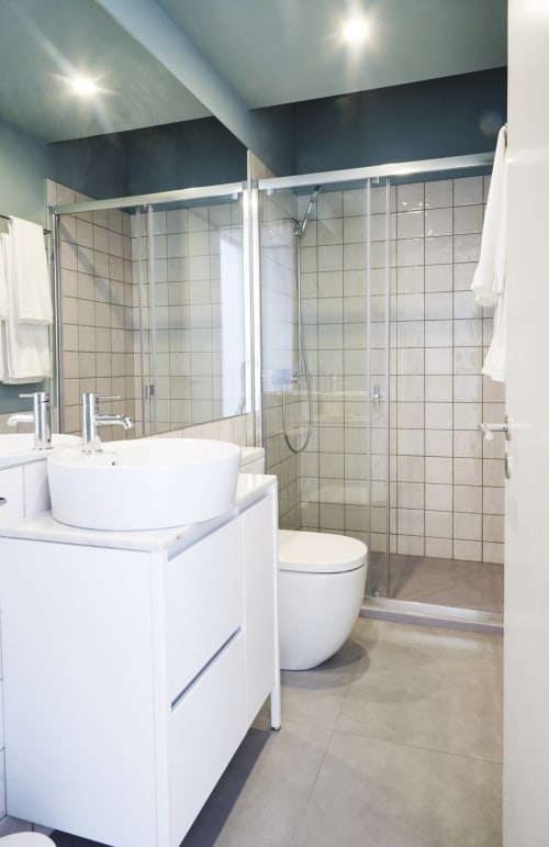 Modern and equipped apartments in Porto. Free Wi-Fi access. Near the Porto Coliseum, the Bolhão Market and the FC Porto Museum.