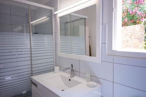 Citadelle Appartements Saint Florent - belle location appartements entiers, Corse, jardin vue mer