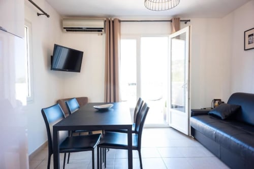 Citadelle Appartements Saint Florent - belle location appartements entiers, Corse, jardin vue mer