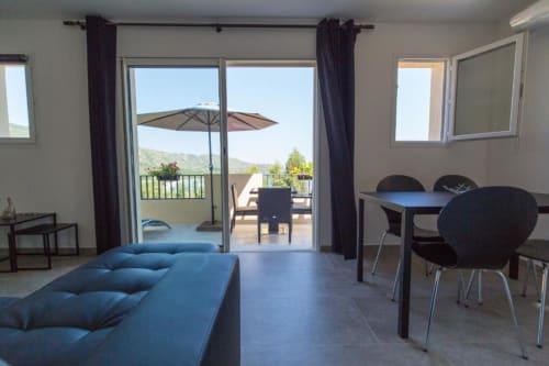 Citadelle Appartements Saint Florent - belle location appartements entiers, Corse, jardin vue mer