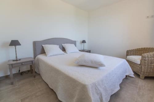 Citadelle Appartements Saint Florent - belle location appartements entiers, Corse, jardin vue mer