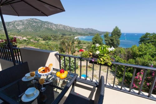 Citadelle Appartements Saint Florent - belle location appartements entiers, Corse, jardin vue mer
