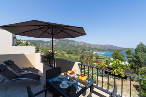 Citadelle Appartements Saint Florent - belle location appartements entiers, Corse, jardin vue mer