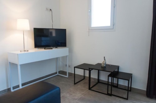 Citadelle Appartements Saint Florent - belle location appartements entiers, Corse, jardin vue mer