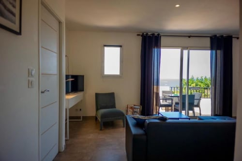 Citadelle Appartements Saint Florent - belle location appartements entiers, Corse, jardin vue mer