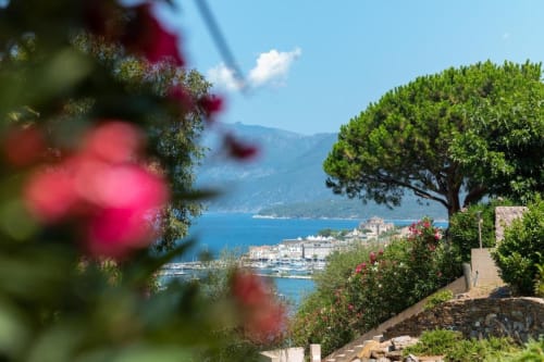 Citadelle Appartements Saint Florent - belle location appartements entiers, Corse, jardin vue mer