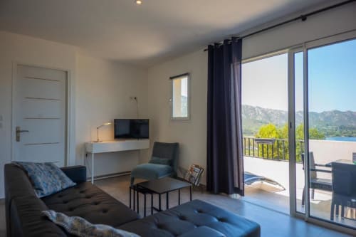 Citadelle Appartements Saint Florent - belle location appartements entiers, Corse, jardin vue mer