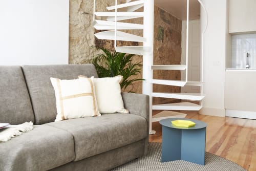 Modern and equipped apartments in Porto. Free Wi-Fi access. Near the Porto Coliseum, the Bolhão Market and the FC Porto Museum.
