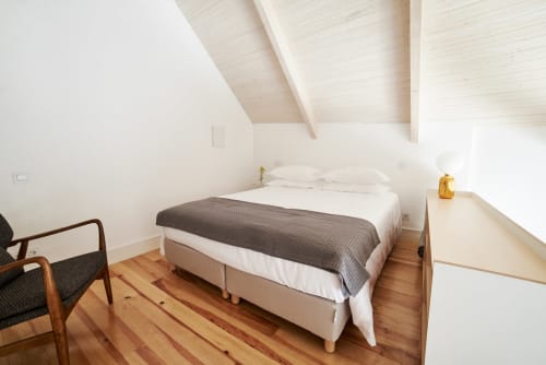 Modern and equipped apartments in Porto. Free Wi-Fi access. Near the Porto Coliseum, the Bolhão Market and the FC Porto Museum.