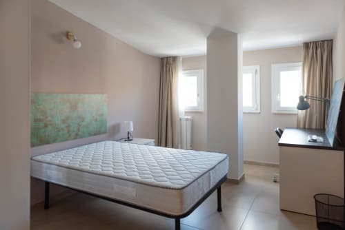 Camera moderna a Sicilianinsta Rooms B&B a Catania con letto matrimoniale, luce naturale e arredi contemporanei
