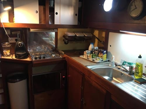Cuisine - Golden Beaver - Location bateau - hébergement Normandie - Yacht vintage
