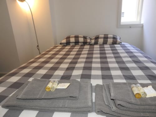 Apartment 1.3. Two-bedroom apartment with Sofa bed in livingroom. Suitable for 4 persons. Dining and seating area for 5 persons. HD Smart TV.  Located in historic center of Porto. At walking distance to most sceneries. Fully equipped kitchen with stove, oven, dishwasher, water cooker and Nespresso coffee machine (pads included). Cooling and heating by AC- Split unit.