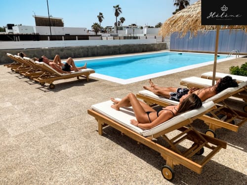 Piscina con vistas al mar