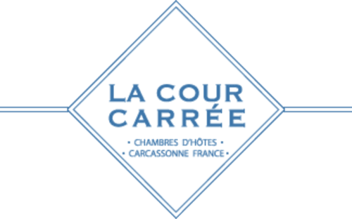 Le logo de La Cour Carrée, bleu comme nos volets, notre porte, notre ciel, notre mer et carré comme notre Cour. La Cour Carrée est une maison d'hôtes de charme située à Carcassonne dans la Bastide entre la cité médiévale et le canal du midi. Vous pouvez y dormir et diner en table d'hôtes. Le petit-déjeuner est inclus dans le tarif ainsi que l'accès internet, le linge de lit et le linge de toilette. La maison est silencieuse et propre.