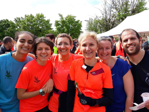 Vous connaissez les notions de repos, récupération, vma, seuil, fractionné, progressivité. Nous vous aidons à mieux les appliquer. Stage de course à pied hors stade. La Cour Carrée est une maison d'hôtes de charme située à Carcassonne dans la Bastide entre la cité médiévale et le canal du midi. Vous pouvez y dormir et diner en table d'hôtes. Le petit-déjeuner est inclus dans le tarif ainsi que l'accès internet, le linge de lit et le linge de toilette. La maison est silencieuse et propre.