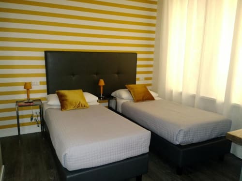 Camera matrimoniale Gold con aria condizionata, TV e Wi-Fi- Bagno privato con asciugamani e asciugacapelli - Il Cavaliere B&B nel quartiere Aurelio, vicino al centro di Roma.