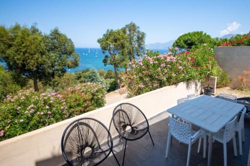 Citadelle Appartements Saint Florent - belle location appartements entiers, Corse, jardin vue mer