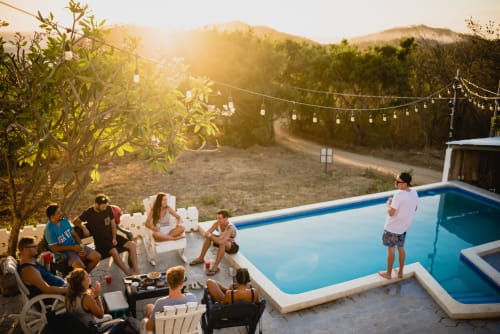 maison à louer, convivialité, piscine, padel, pétanque, groupe, amis