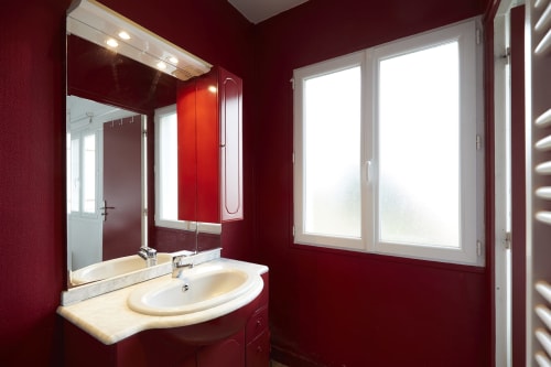 Gite Gabrielle à Pourville : cabinet de toilette avec douche spacieuse