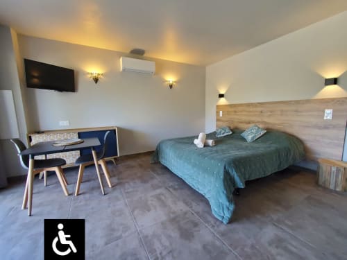 Accessible bedroom at Villas Lantana with queen bed, desk area, and modern amenities in Lecci