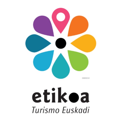Logotipo Etikoa Turismo Euskadi con pétalos de flores coloridas y marcador de ubicación, promoviendo el turismo en el País Vasco cerca de Lukiano